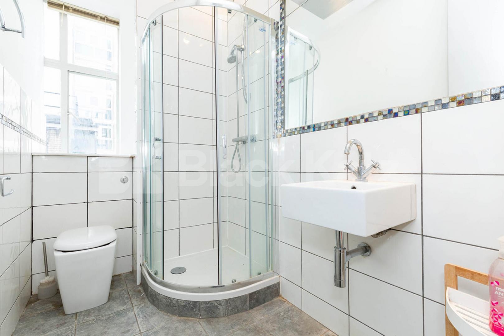 Located in Hatton Garden and a few minutes to Farringdon Station  St Cross Street, Farringdon 